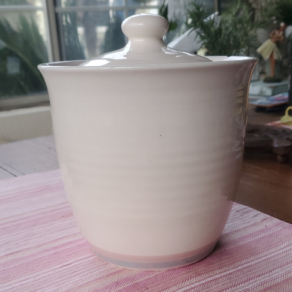 Vintage Pfaltzgraff Village stoneware canister with lid